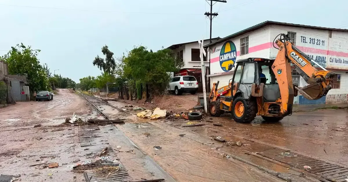 Las inundaciones en Lomas de Nogales han solicitado un esfuerzo conjunto de rescate y limpieza.