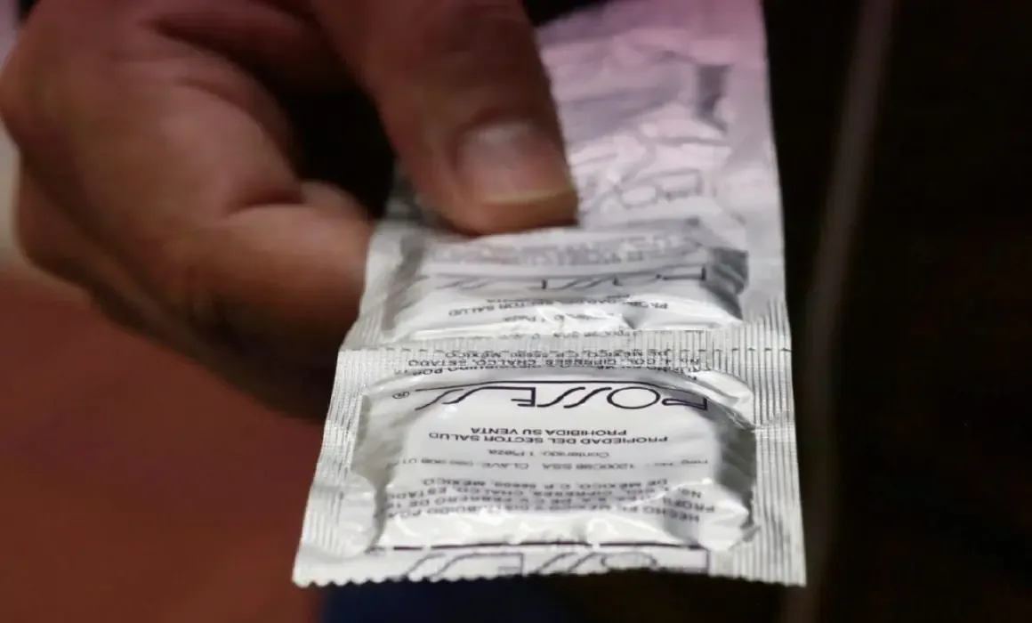 El 13 de febrero fomenta el uso responsable de condones para prácticas sexuales seguras.