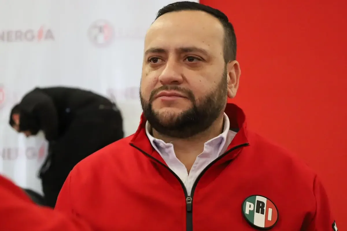 El abandono de la carretera agrava problemas de rezago y seguridad en la región.
