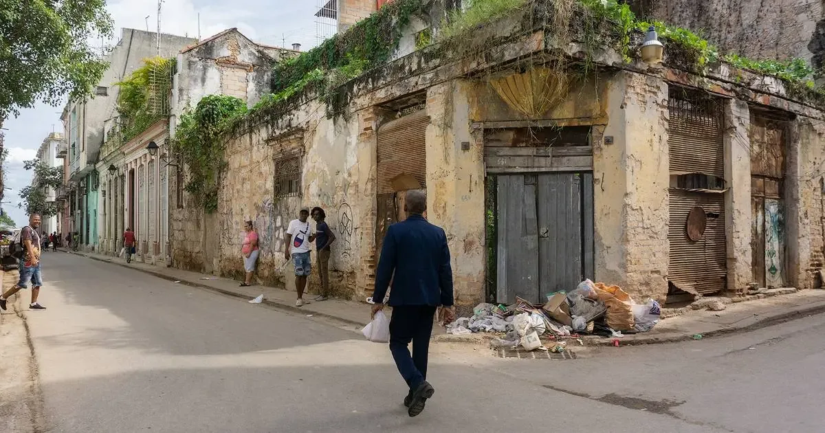 Un nuevo ensayo revela cómo el régimen castrista ha contribuido al declive de la economía cubana.
