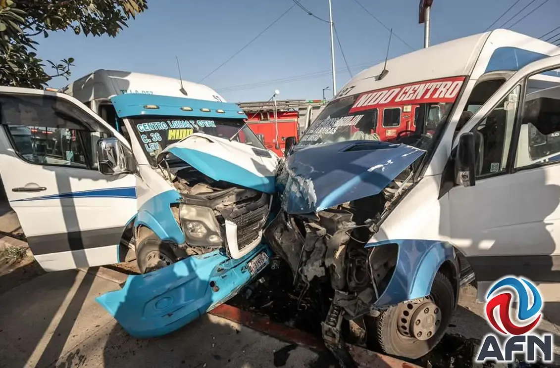 El accidente en Tijuana involucró dos unidades de transporte y una camioneta particular.