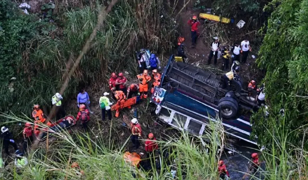 El accidente ha dejado a las comunidades locales en luto y con una fuerte respuesta de los equipos de rescate.
