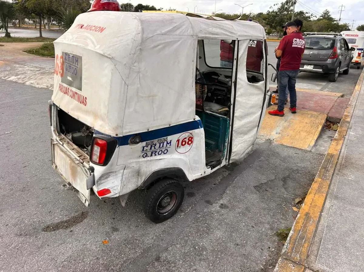El accidente no dejó heridos, pero generó daños materiales en la zona.