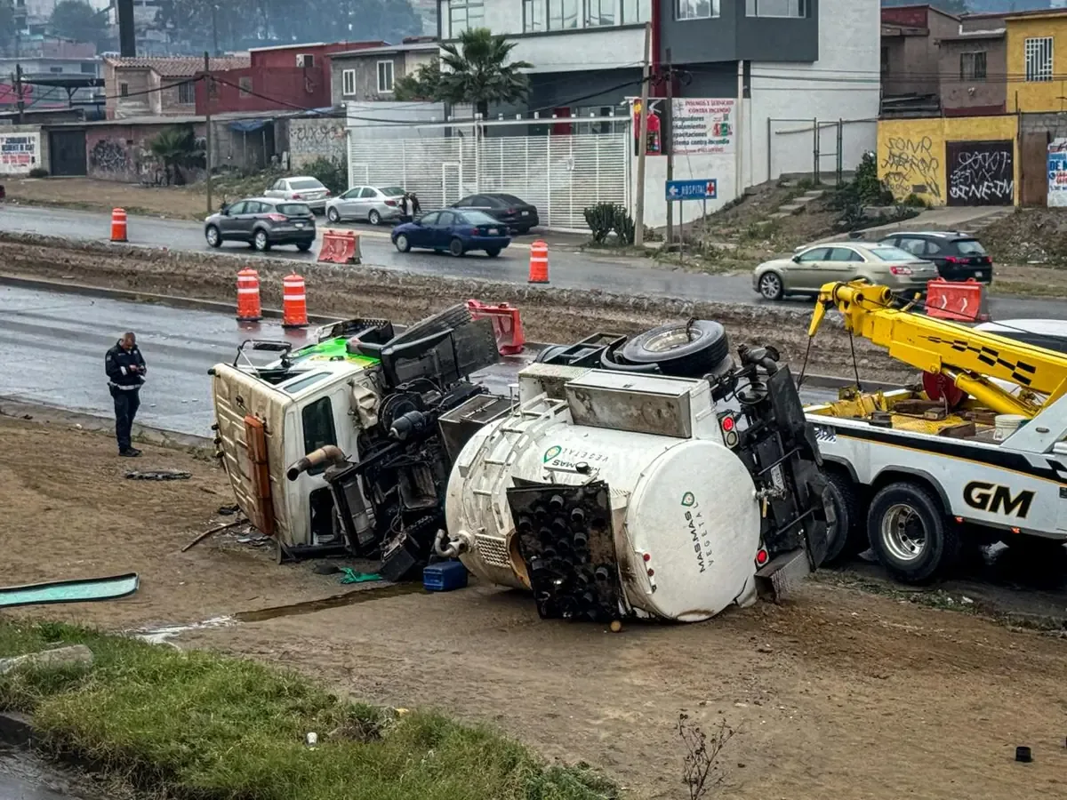 El accidente solo causó daños materiales y congestionamiento en la ruta.
