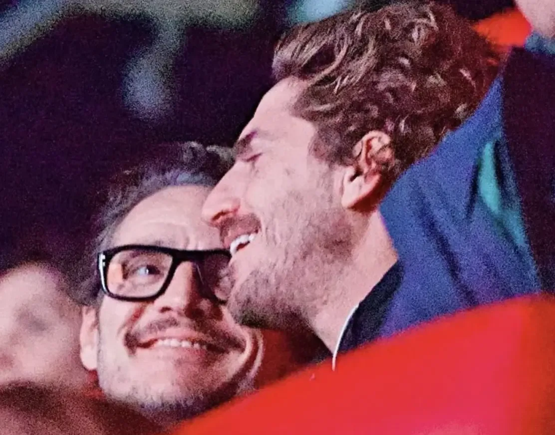 El actor fue visto con el director de arte argentino tras el estreno de una película.