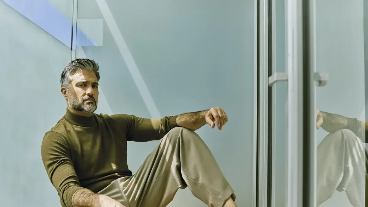 El actor reflexiona sobre su trayectoria y la importancia de la salud mental masculina.