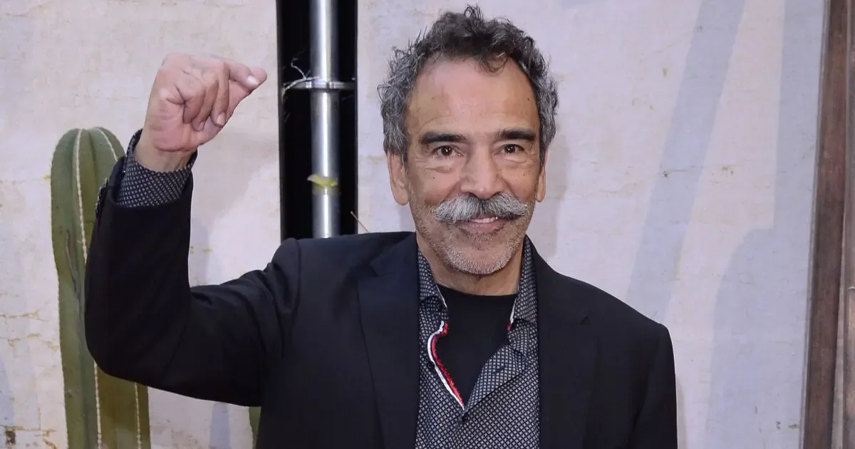El actor responde a las fake news sobre su fallecimiento mientras lanza su nueva serie.