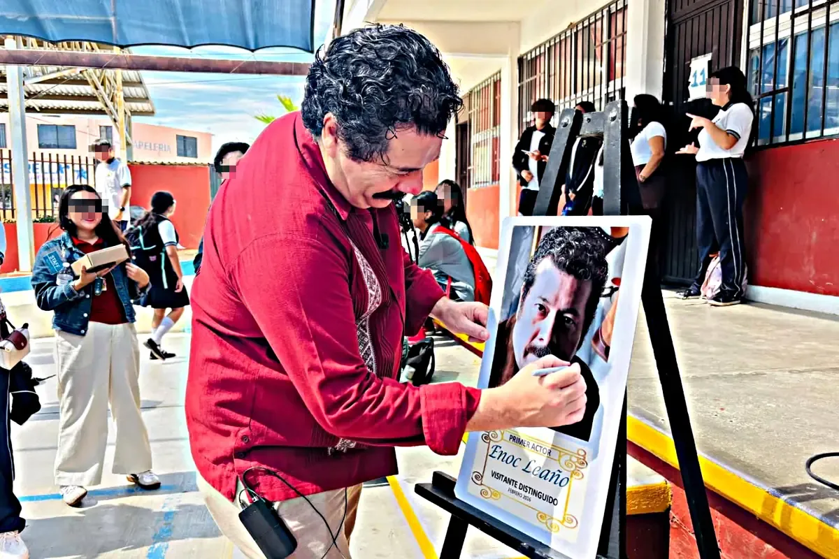 El actor sudcaliforniano recibió un homenaje por su trayectoria y compromiso cultural.
