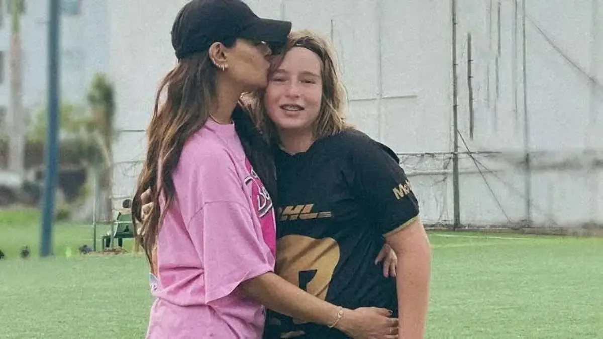 El adolescente comparte su perspectiva sobre el vínculo familiar tras la separación de sus padres.