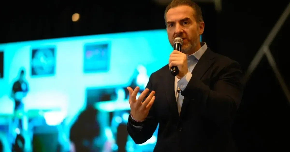 El alcalde Adrián de la Garza destaca la recuperación de recursos públicos tras irregularidades en el contrato de energía solar.