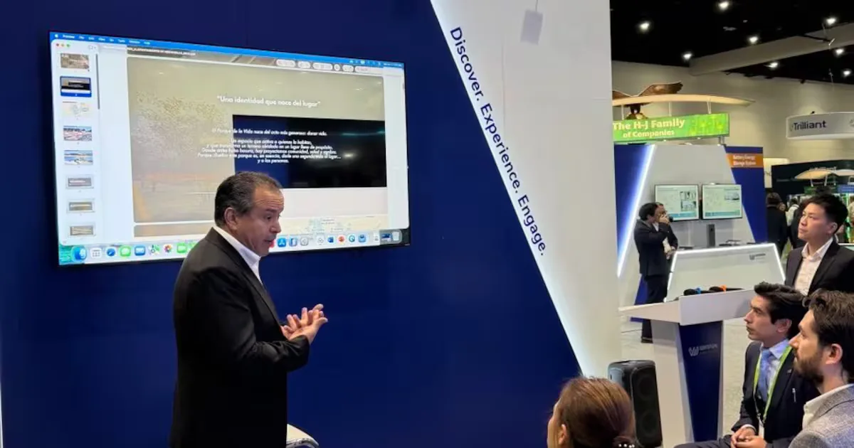 El alcalde Antonio Astiazarán presentando el proyecto Parque de la Vida.