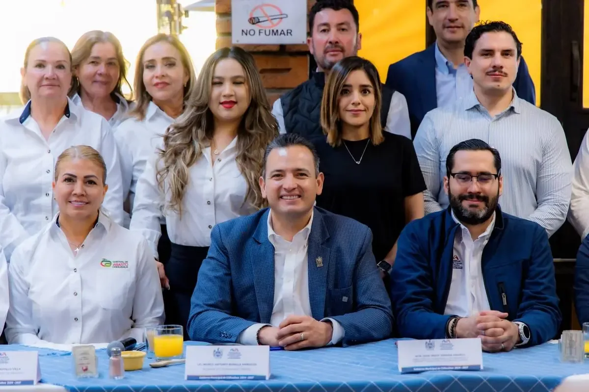 El alcalde busca fortalecer la economía local y garantizar precios accesibles en productos básicos.
