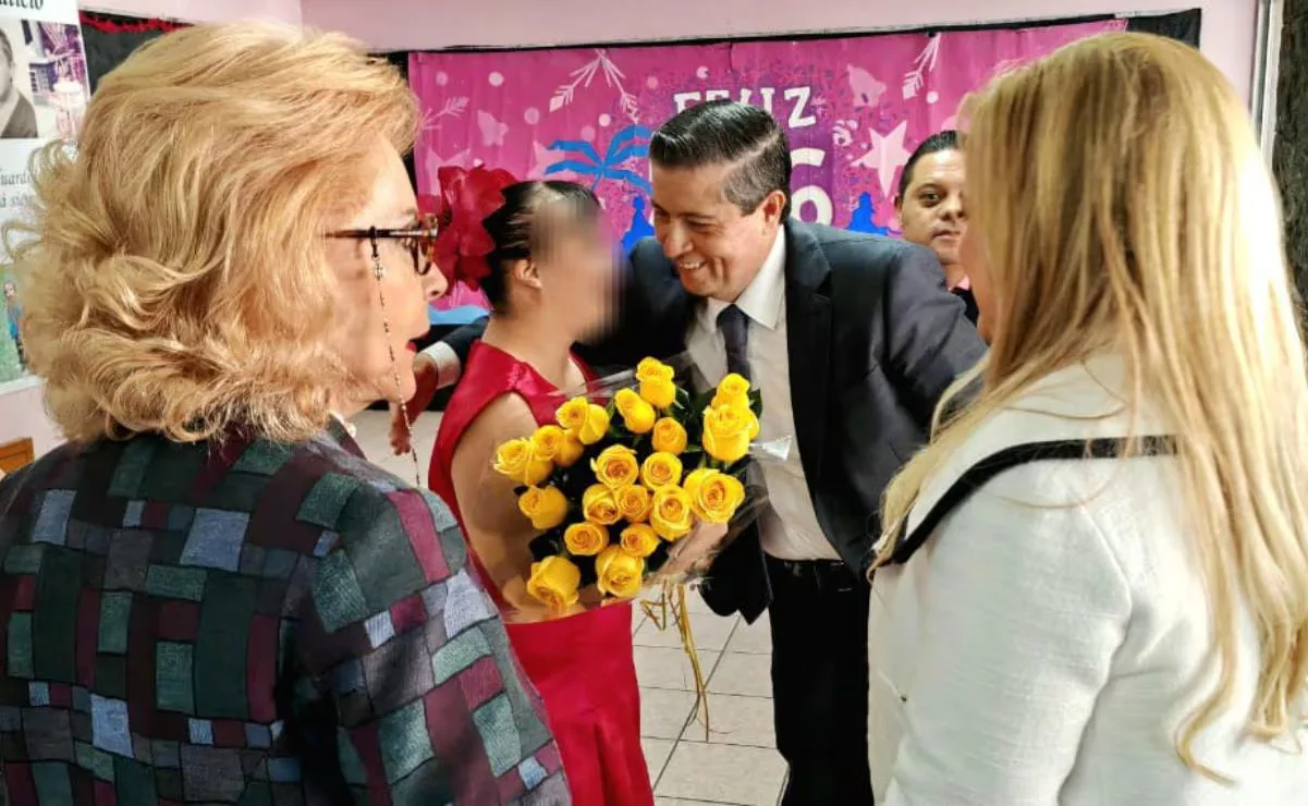 El alcalde Giovani Gutiérrez Aguilar durante su visita a la fundación en Coyoacán.