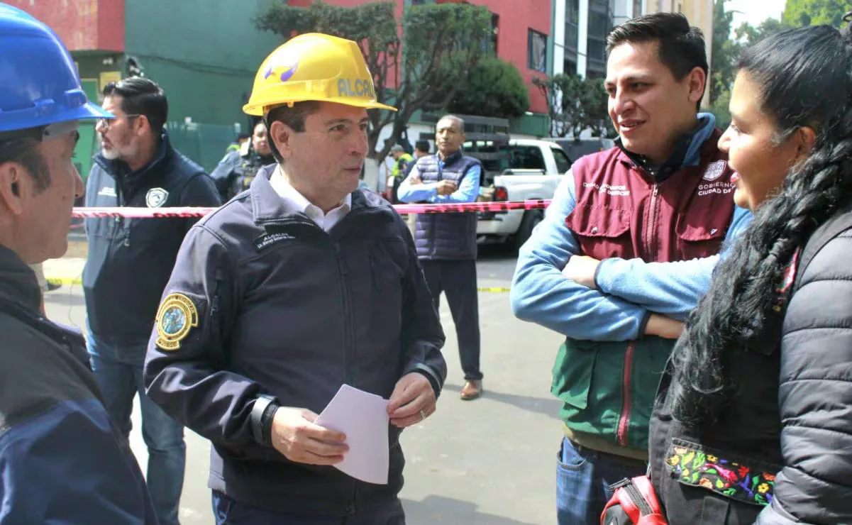 El alcalde Giovani Gutiérrez durante el anuncio de apoyo a familias afectadas.