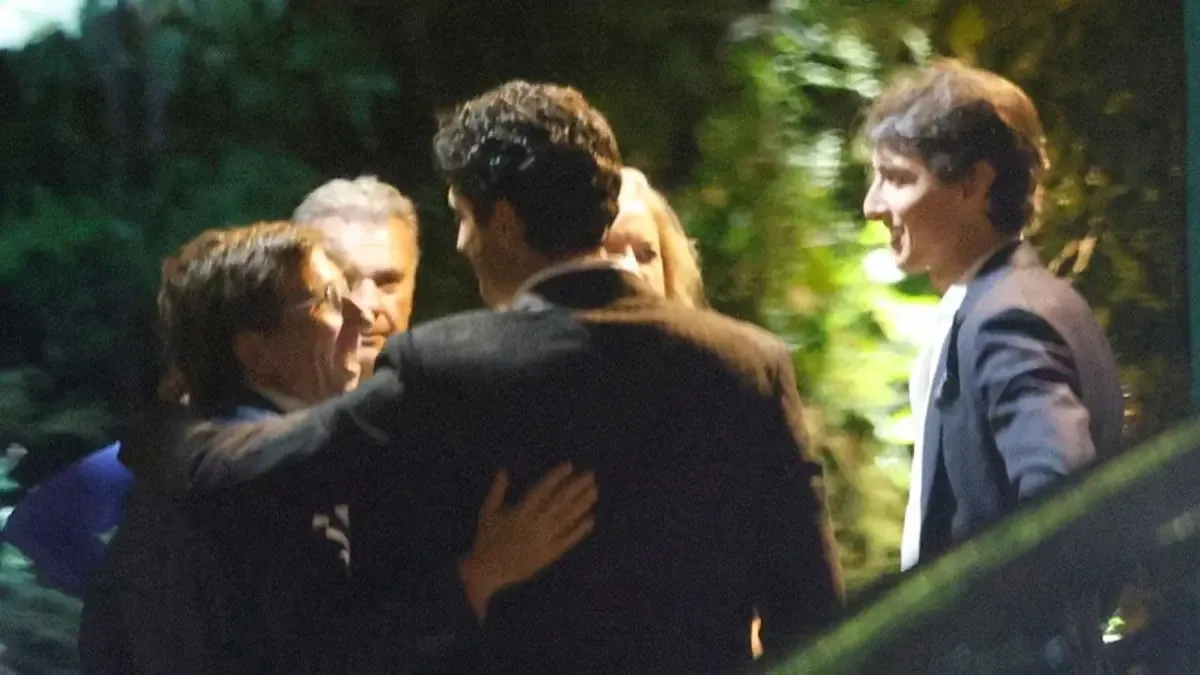 Tras su recuperación, Roca Rey recibió el respaldo de sus amigos en una tarde de toros.