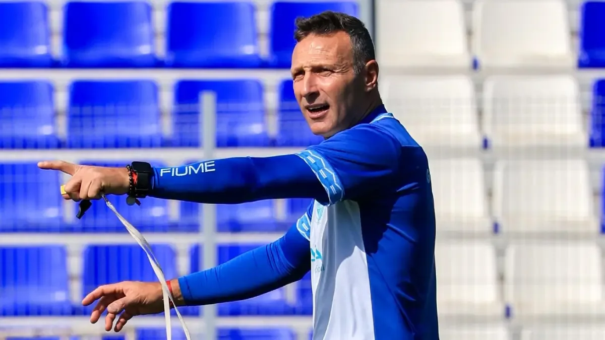 El argentino llega al club tras la salida de Javier Torrente y un breve interinato de Davis González.