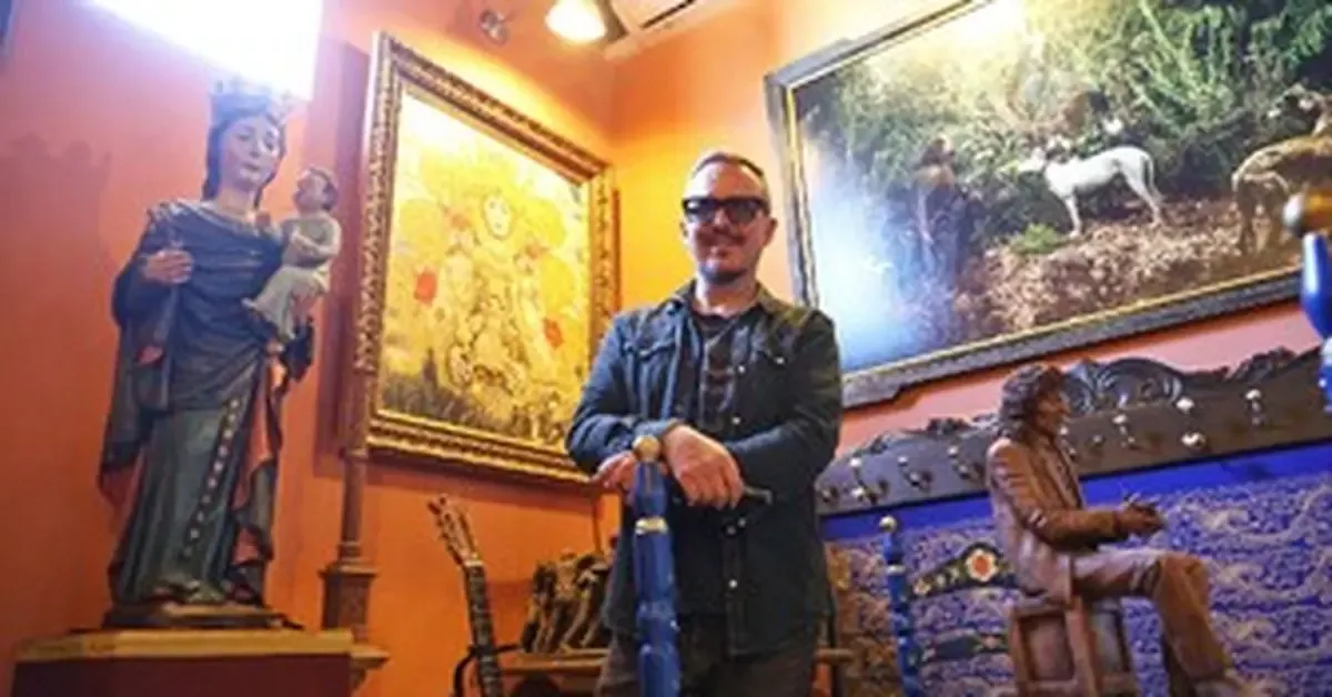 El artista presenta un ambicioso proyecto para la Semana Santa que representa a la comunidad onubense.