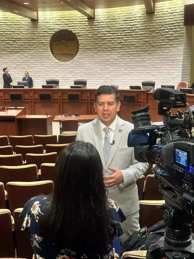 El asambleísta David Álvarez presenta el proyecto del Grove Park en San Diego.