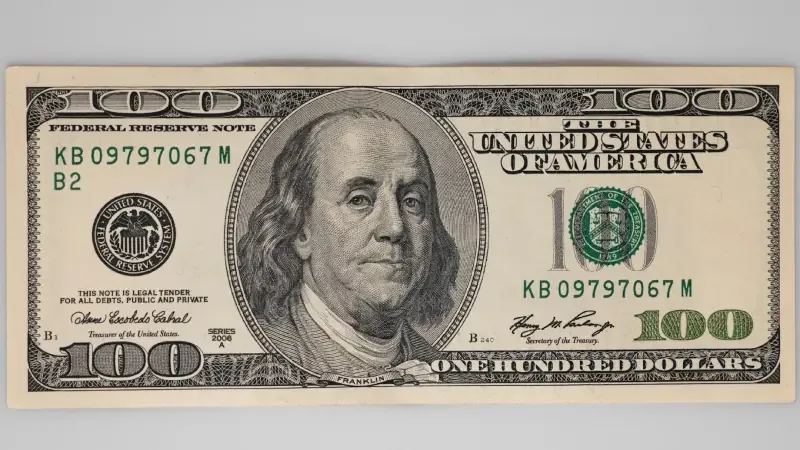El aumento del dólar afecta el costo de vida y las decisiones de compra entre los consumidores.
