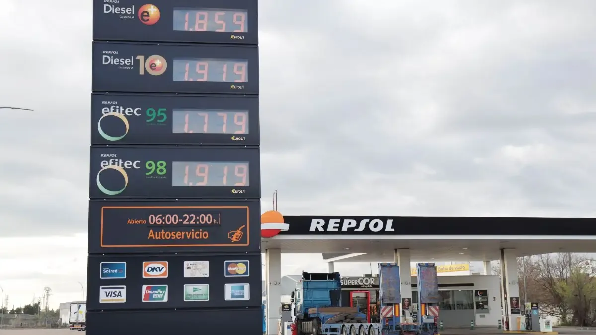 El aumento en el precio de combustibles locales sigue una tendencia global impulsada por tensiones geopolíticas.