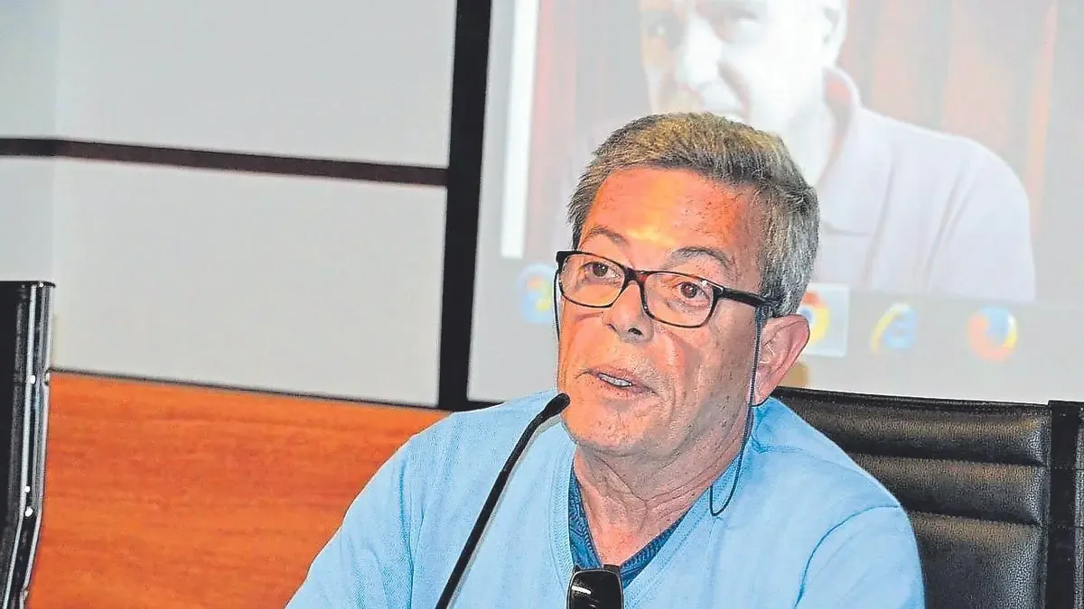 El autor invita a la reflexión a través de su obra Las cosas cómo son, que se presenta hoy en la Biblioteca Insular.