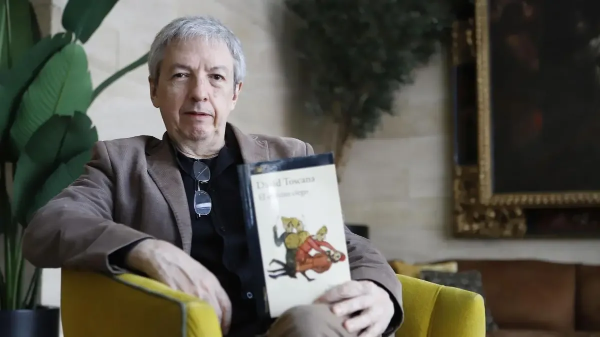 El autor mexicano gana el Premio Alfaguara y comparte su visión sobre la literatura y la historia.