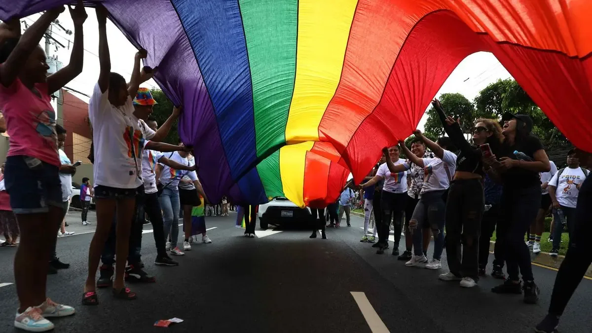 La LGBTI-fobia se intensifica en El Salvador, afectando a comunidades diversas y su derecho a existir.