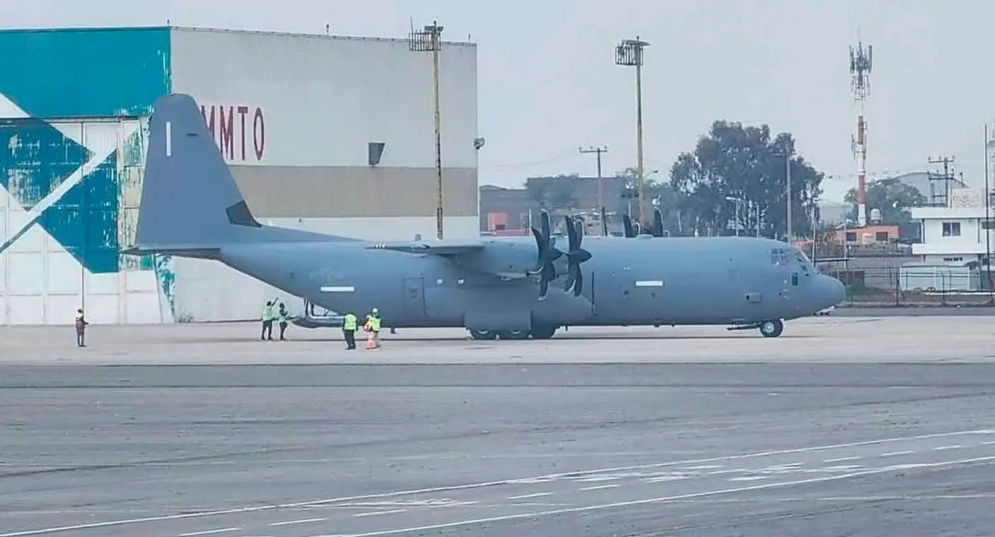 "El avión Lockheed Martin C-130J Super Hércules en el Aeropuerto de Toluca."