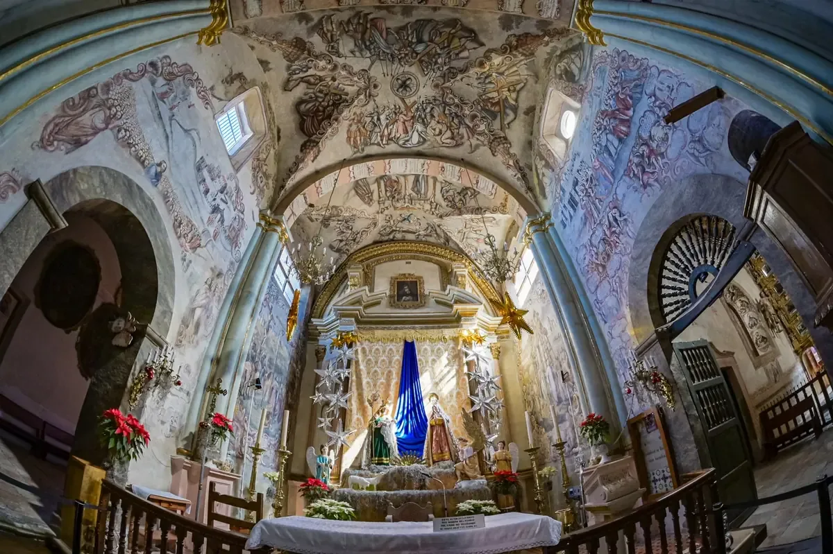 El barroco novohispano fusiona influencias locales y europeas, destacando como un patrimonio cultural de México.