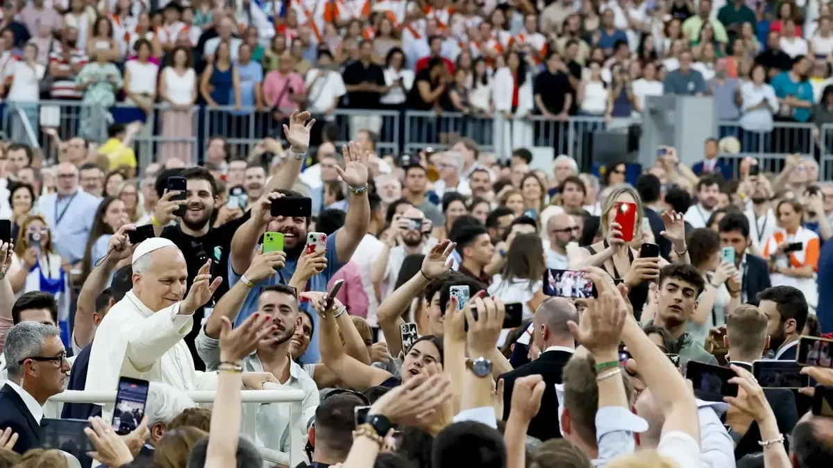 Más de 70,000 fieles se reunieron para escuchar el mensaje de unidad y sinodalidad del Papa en Madrid.