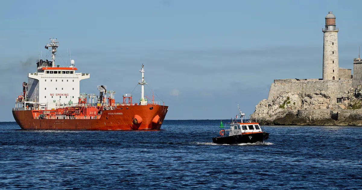 El buque Ocean Mariner llega a La Habana con combustible mexicano esencial.
