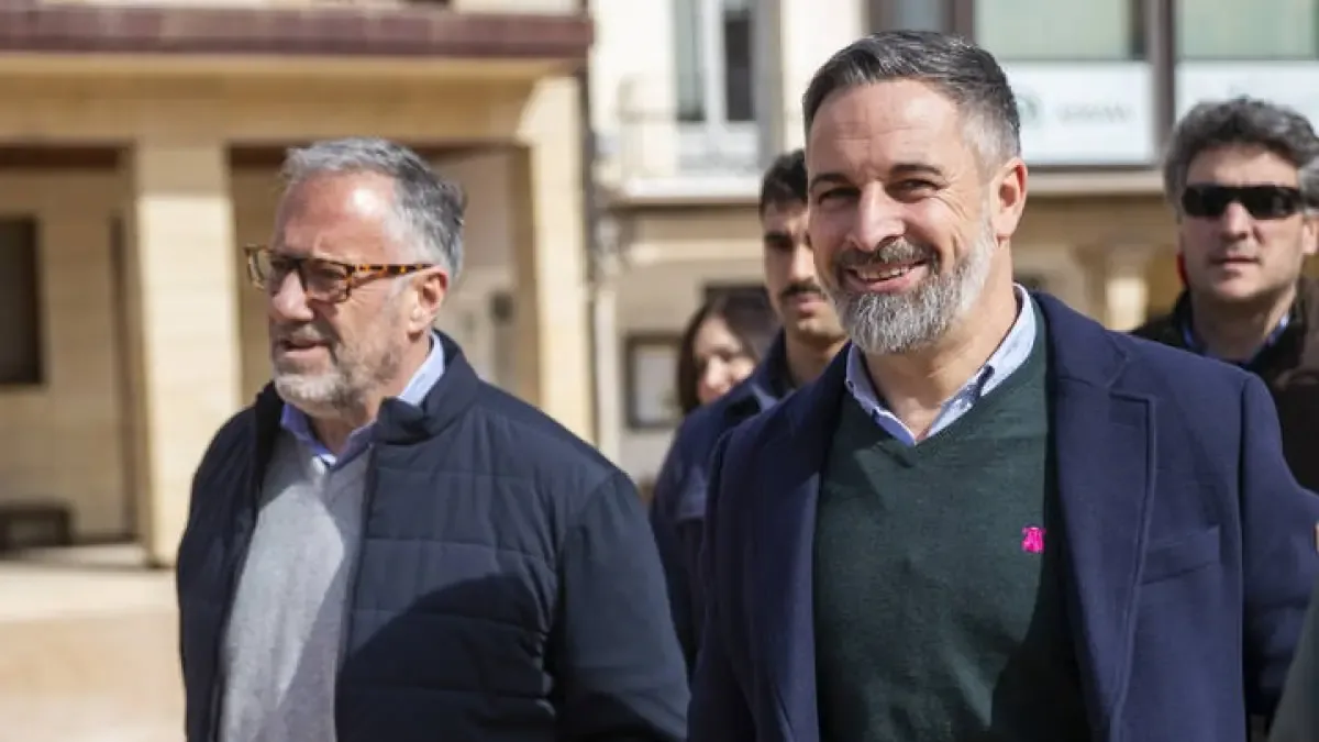 El candidato de Vox vincula la llegada de inmigrantes a problemas sociales en su discurso electoral.