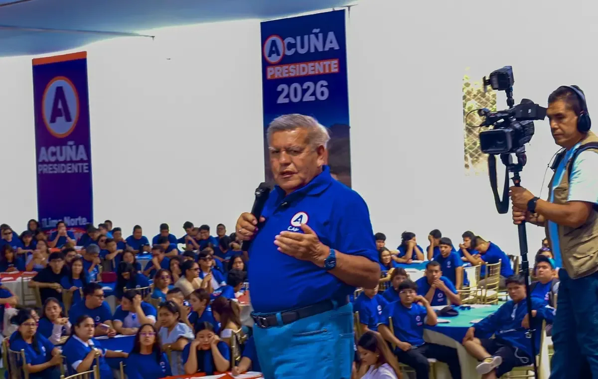 El candidato presidencial enfatiza la importancia de la educación y el esfuerzo en un encuentro con jóvenes.