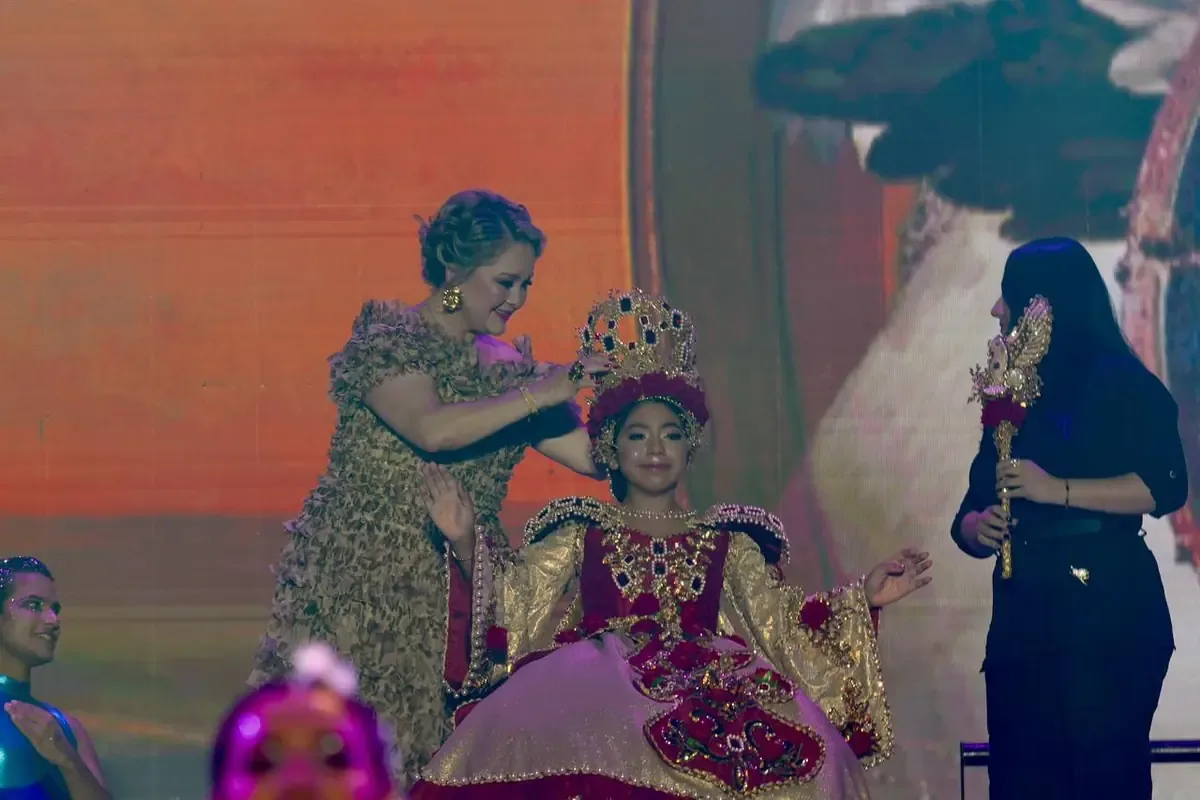 El Carnaval Internacional de Mazatlán inicia con una emotiva coronación y actuaciones de artistas destacados.