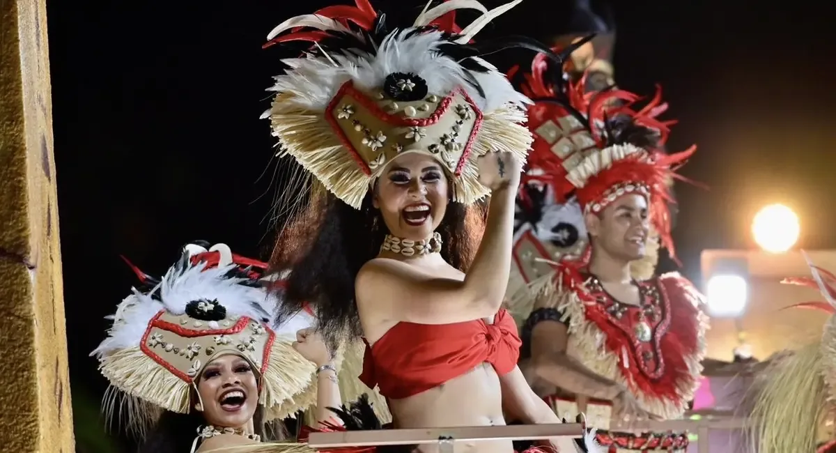 El Carnaval reunió a 250 mil personas con un desfile, baile y concierto masivo.