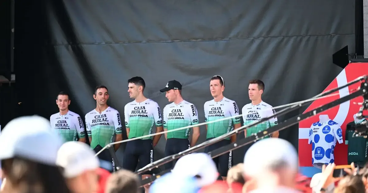 El ciclista australiano destacó en la montaña, reafirmando el potencial de Caja Rural en la competencia.