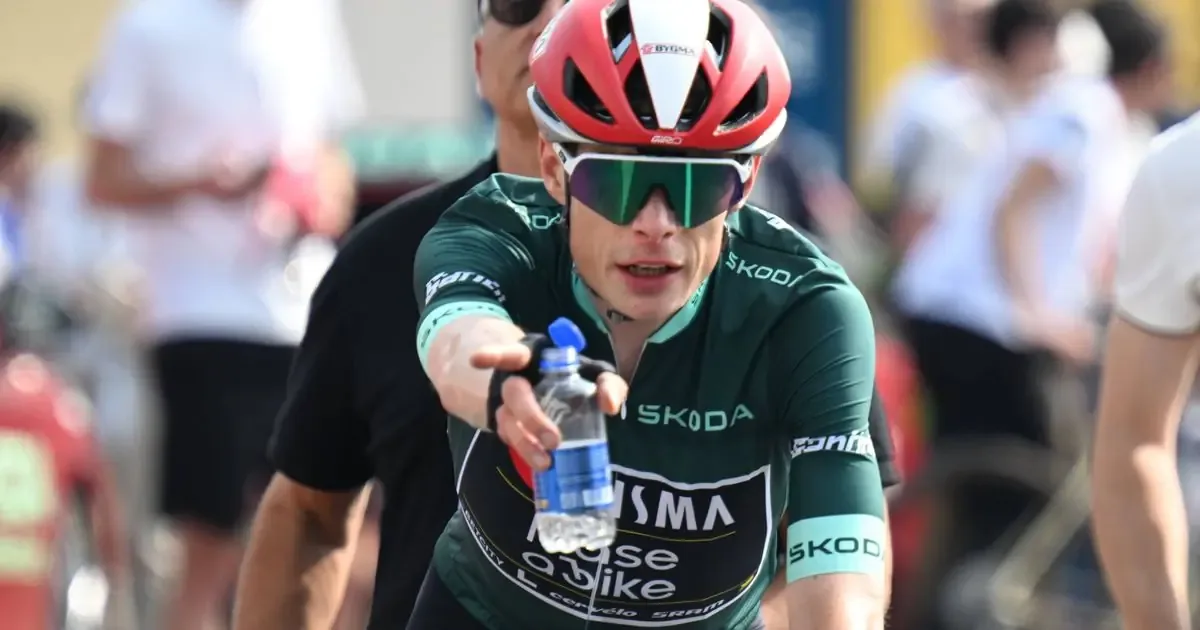El ciclista danés continúa su trayectoria profesional a pesar de los desafíos.