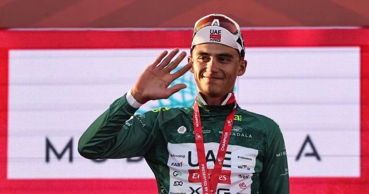 El ciclista mexicano se acerca al liderato a pesar de no ganar la etapa.