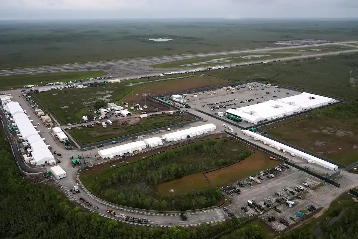 El centro de detención en Florida está en proceso de desmantelamiento y los detenidos son trasladados sin previo aviso.