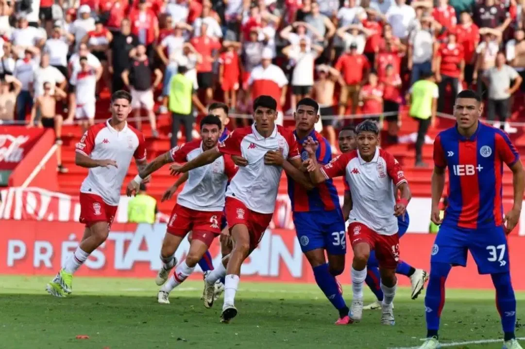 El clásico porteño se jugará este domingo, donde San Lorenzo intentará mantener su racha positiva.