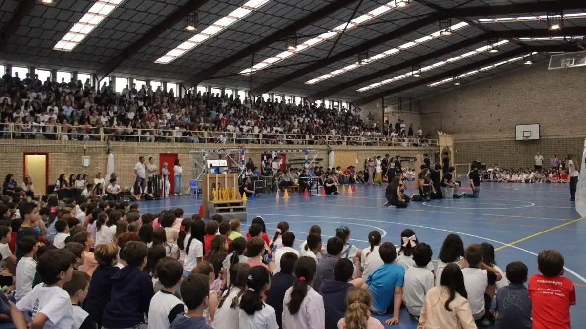 Los estudiantes organizan actividades lúdicas y culturales para cerrar el curso con diversión y aprendizaje.