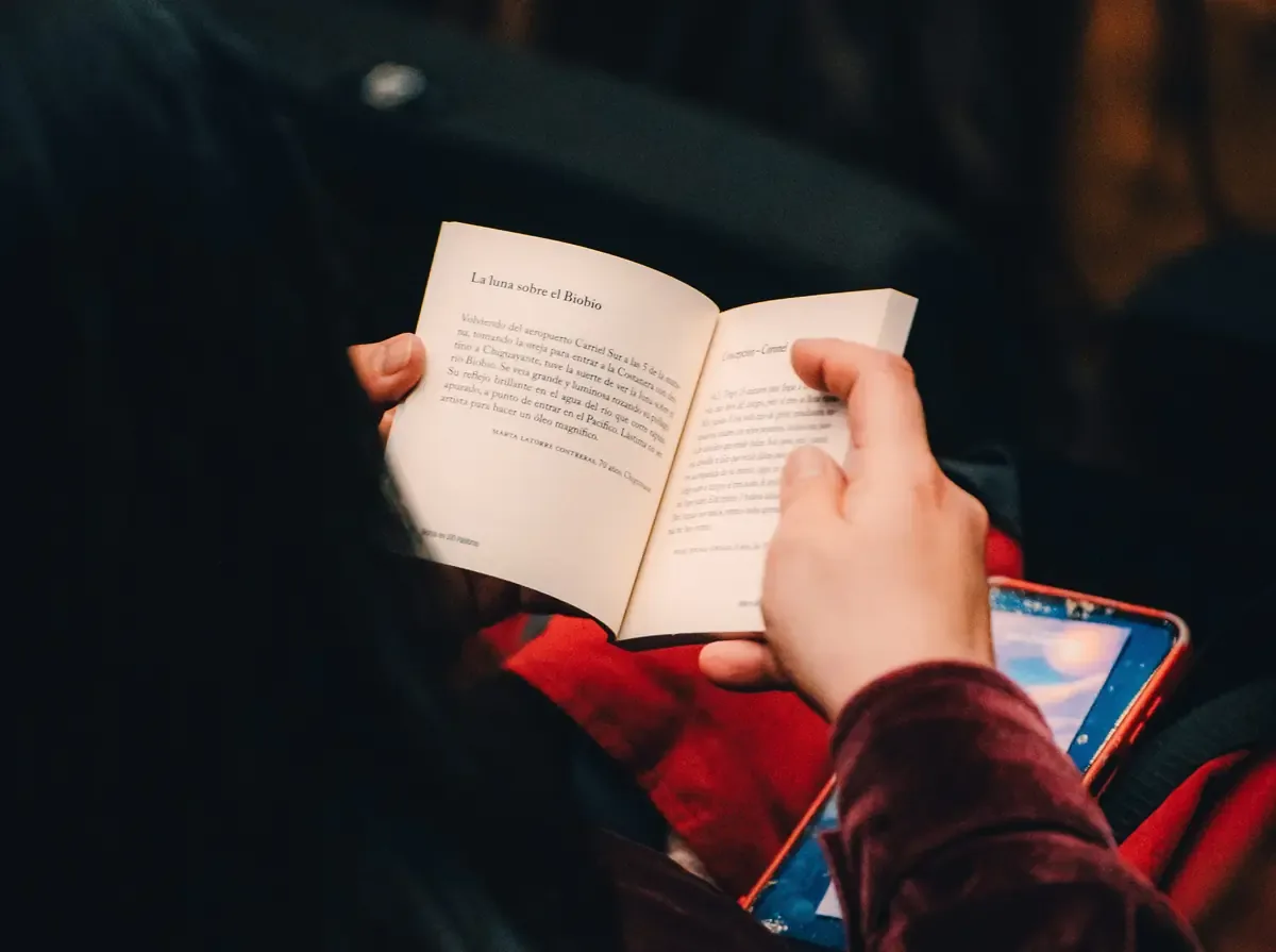 El concurso "Biobío en 100 Palabras" presenta relatos que honran el amor en sus diversas formas.