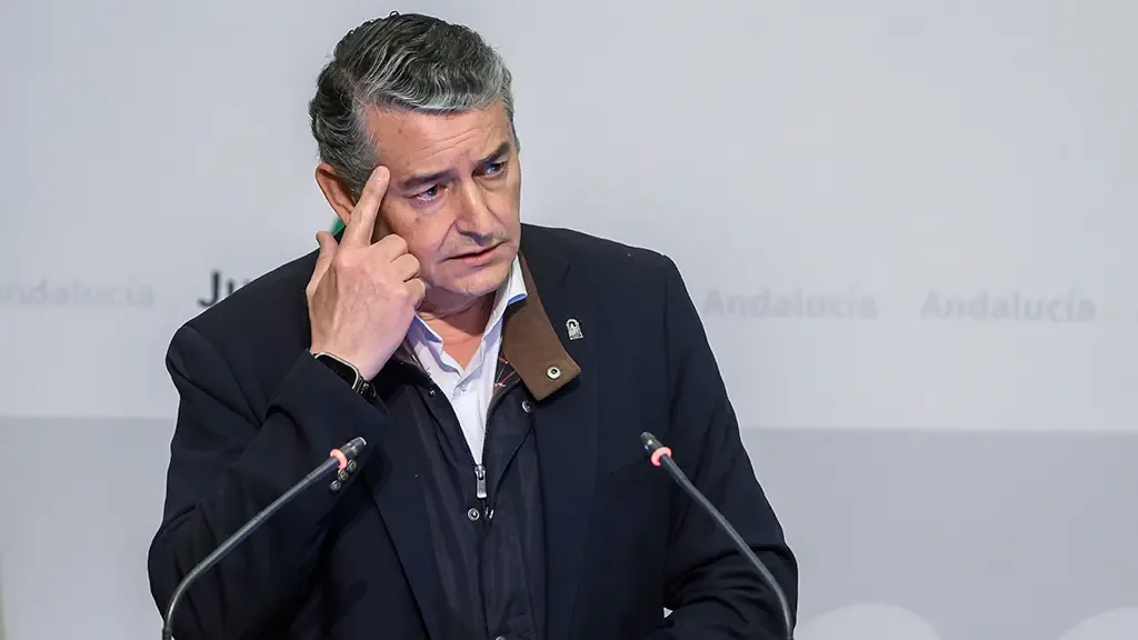 El consejero andaluz abordará temas de actualidad y meteorología en Canal Sur Radio.