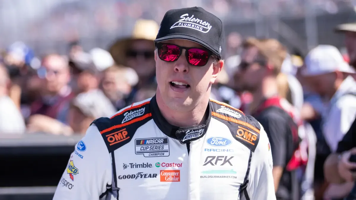 El corredor de RFK Racing comparte su experiencia en su ciudad natal, motivando a los soñadores de NASCAR.