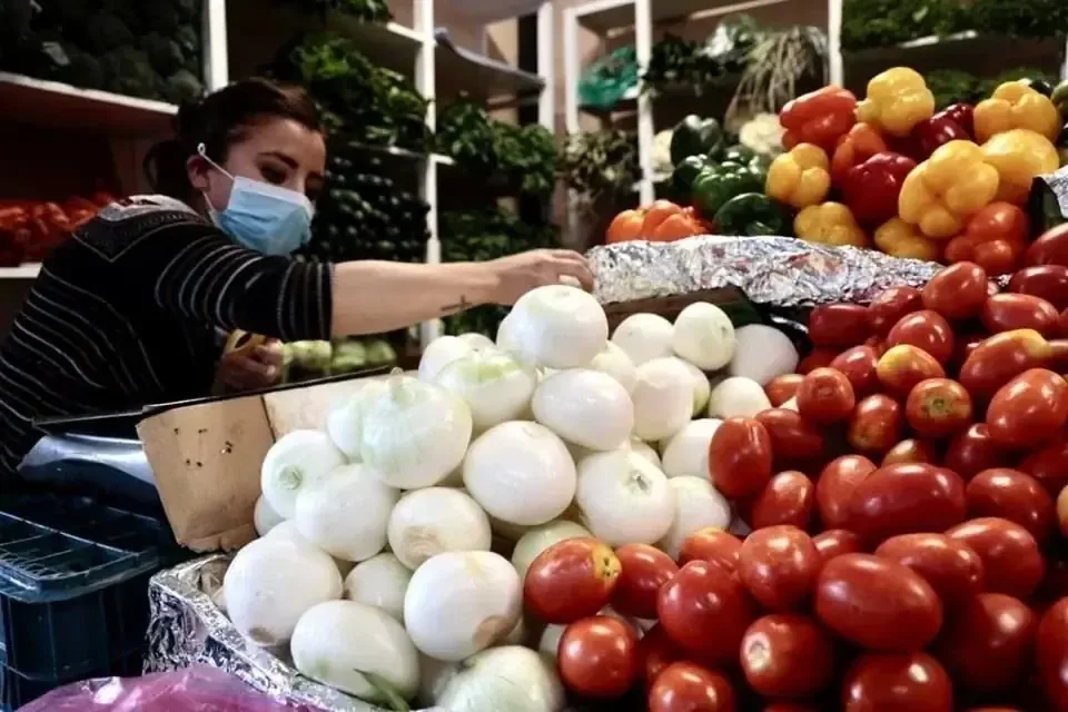 El costo de la canasta básica alimentaria en Chihuahua sigue en aumento, impactando a las familias del estado.