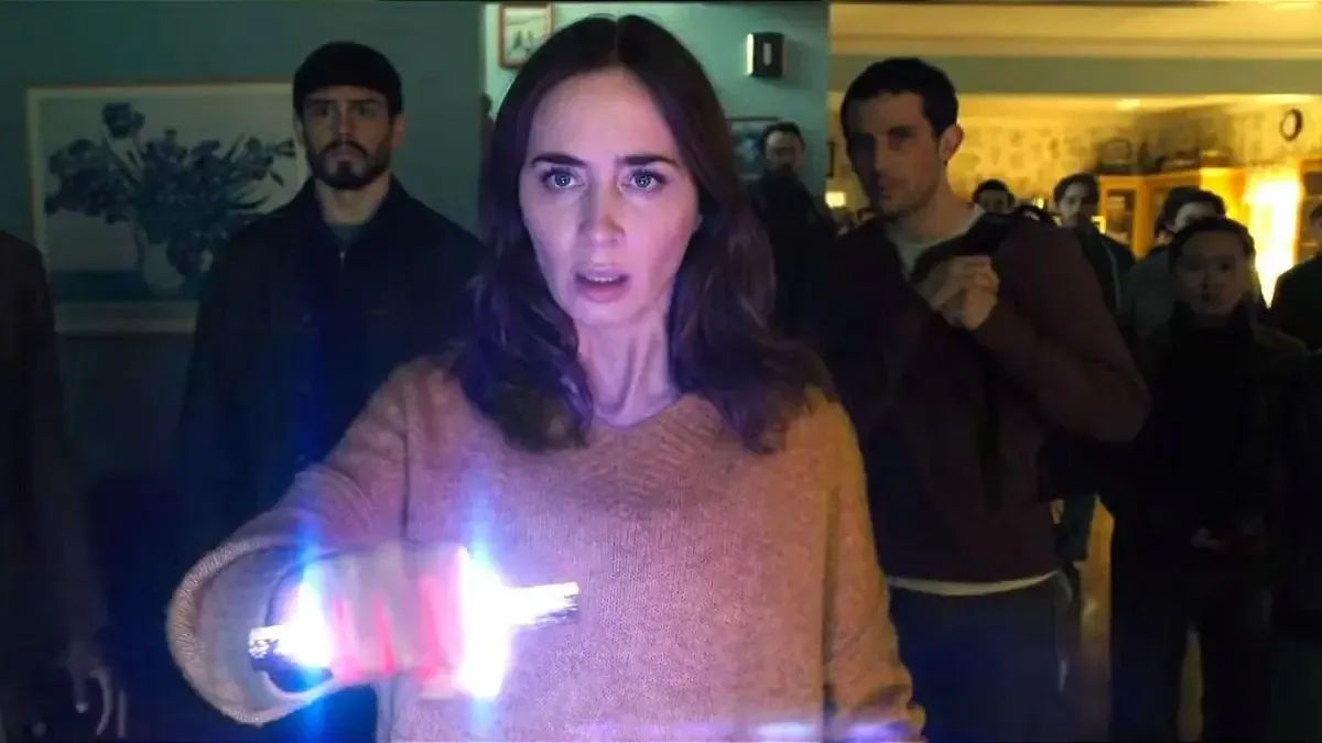 La obra aborda temas de extraterrestres y conspiraciones, protagonizada por un destacado elenco.