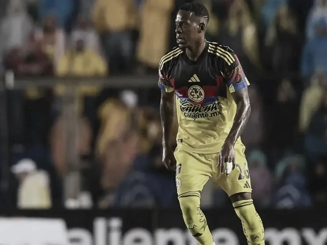 El defensor colombiano destaca su estabilidad en la Liga MX, mientras anhela nuevas oportunidades en el fútbol europeo.