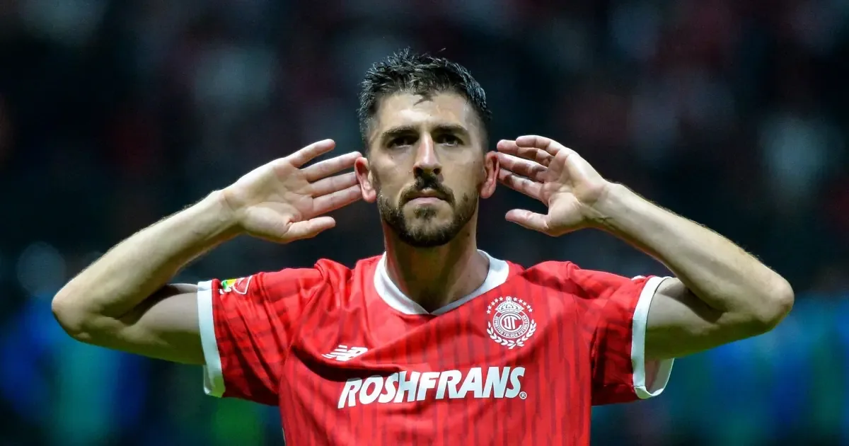 El delantero del Toluca se une al equipo luso en significativo amistoso ante México.