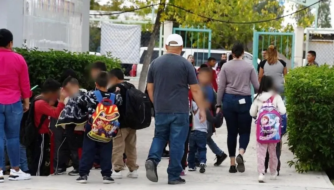 El descanso escolar se extiende por dos semanas en todo el país, impactando a miles de familias.