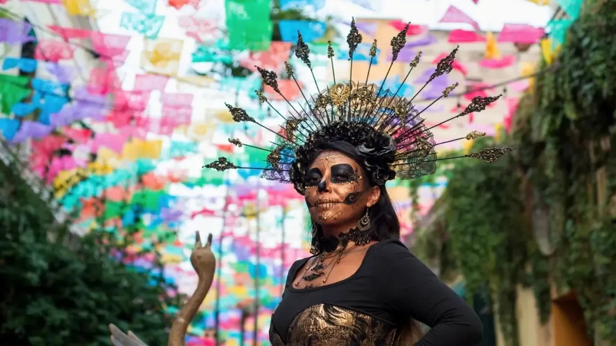 El desfile, que incluye tres bloques temáticos, espera ser un gran encuentro de tradiciones.